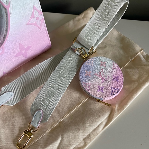 Louis Vuitton Sunrise Pastel Onthego PM - Picture 10 of 13